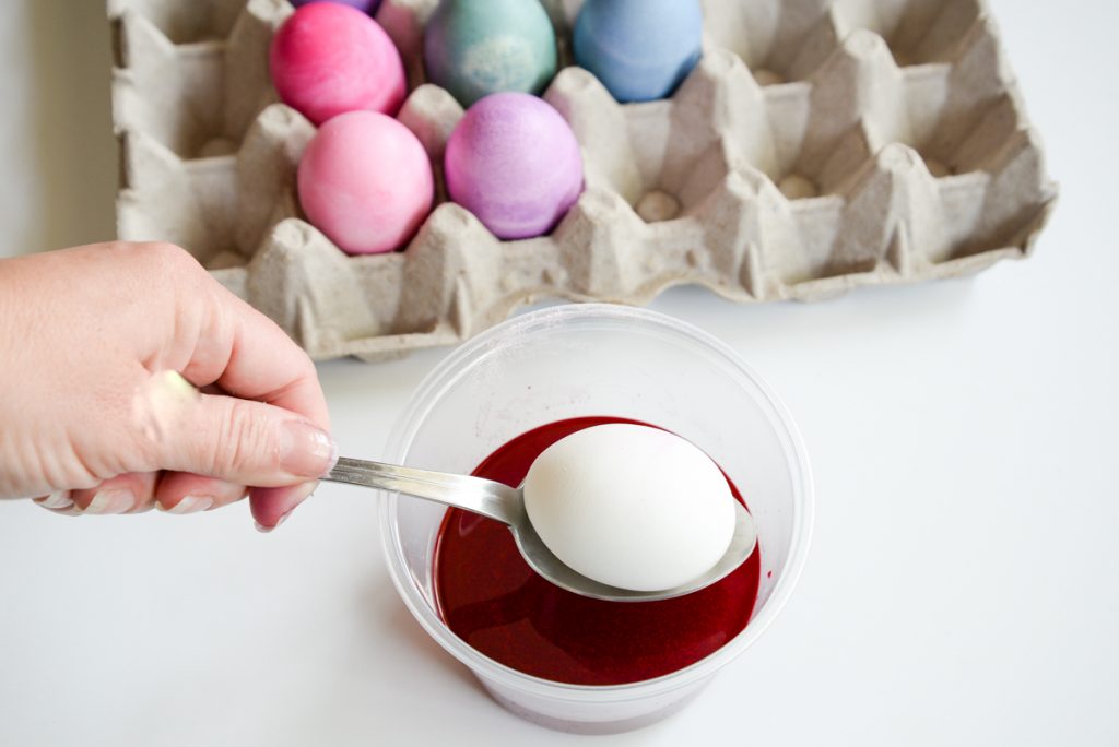 oeufs-paques-teinture-diy